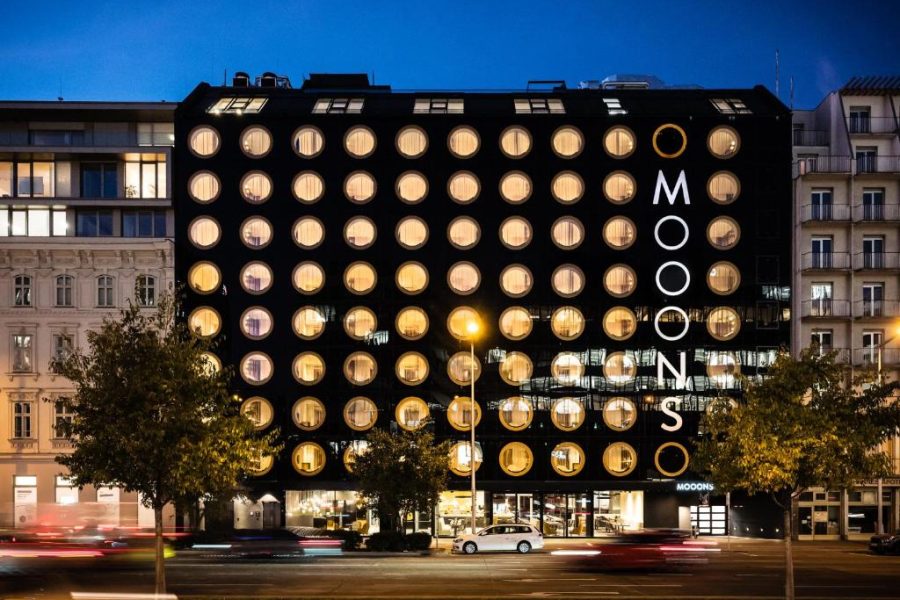 MOOONS Vienna